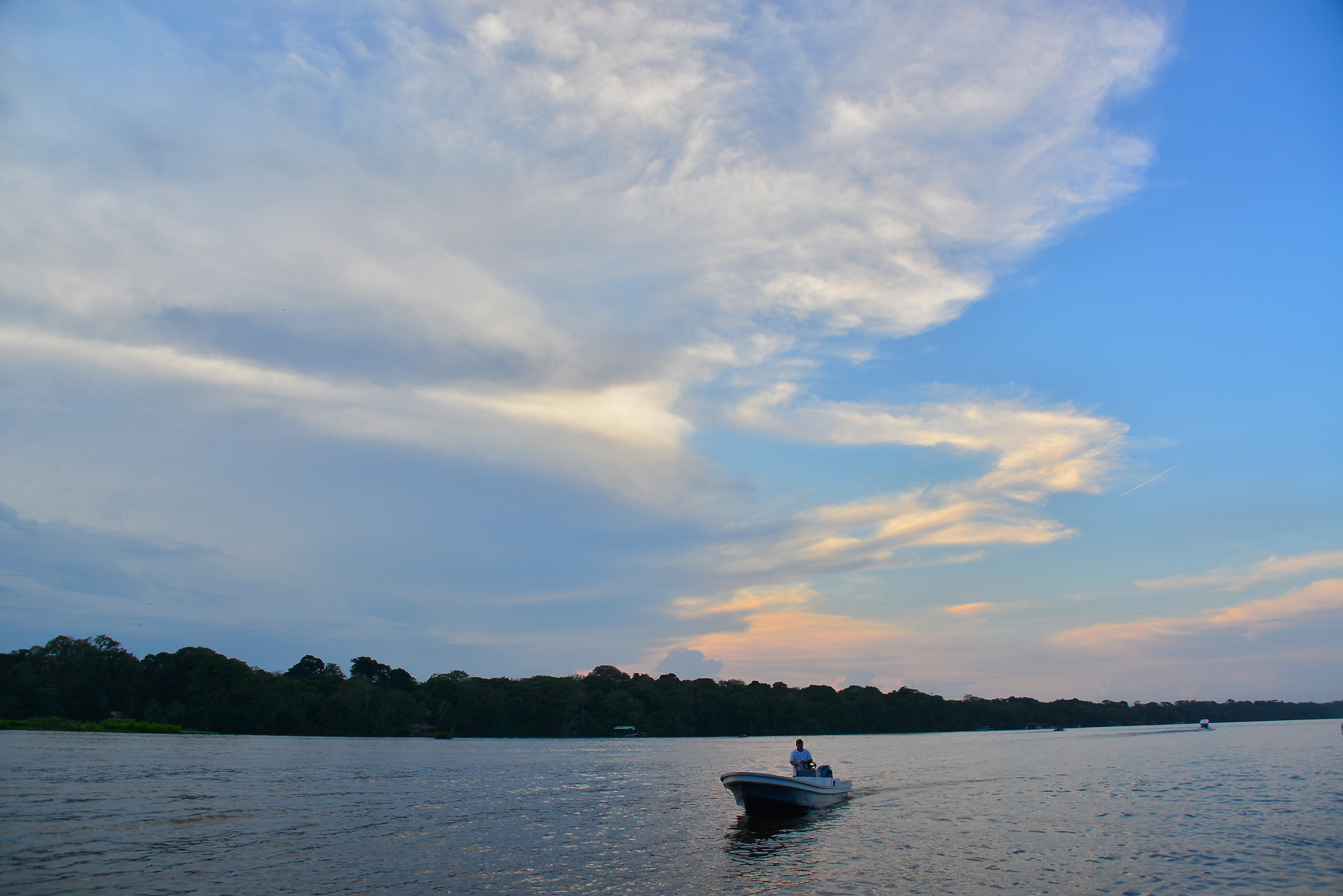 [:es]Tortuguero: ¡El paisaje ideal para vivir el amor!  [:en]Tortuguero: The ideal landscape to live love!  [:]